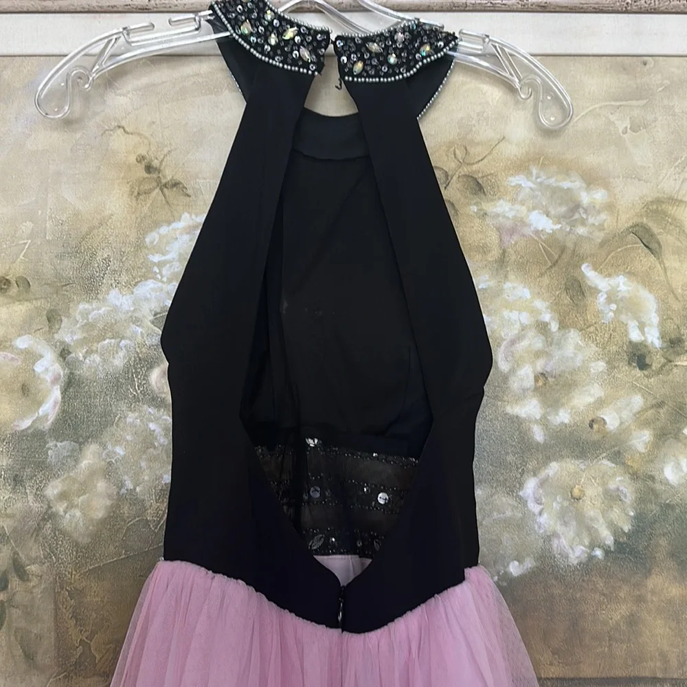 Dress - Picture 9 of 10
